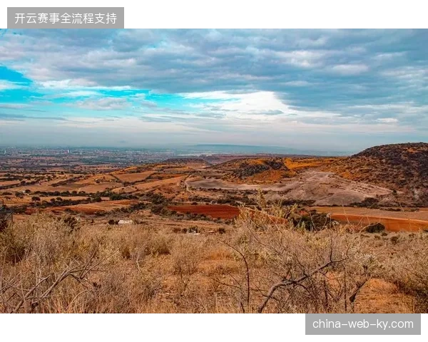 墨西哥将利用高原优势与稳固防守冲击开门红，南非防守反击面临严峻考验